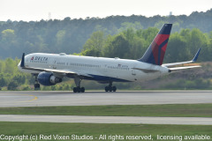 Delta 757-200 taking off from RDU